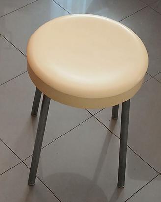 MODERNARIATO: sgabello di design Carrara & Matta