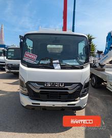 Isuzu M27 con gru Fassi F32