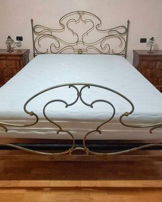 Letto matrimoniale artigianale in ferro battuto