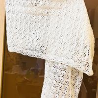 Coprispalle scialle elegante ad uncinettto bianco