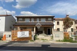 PORZIONE DI BIFAMILIARE A LONIGO
