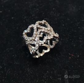 Anello a fascia con cuori