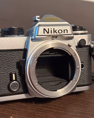 Nikon FE — corpo macchina reflex analogica 35mm