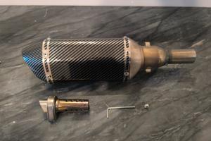 Terminale di scarico universale effetto carbonio 