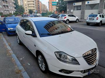 Lancia delta 1.4 tjet gpl casa madre