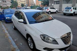 Lancia delta 1.4 tjet gpl casa madre