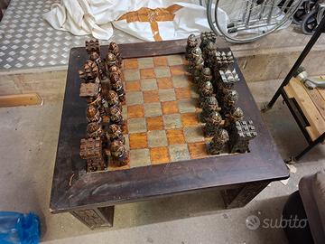 tavolino scacchiera in legno massello