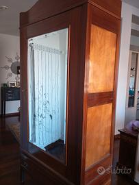 armadio antico restaurato in legno 