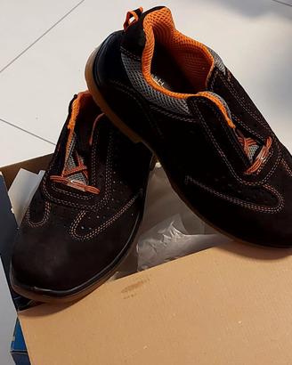 SCARPE,ANTINFORTUNISTICHE,TRASPIRANTE,RESISTENTE.