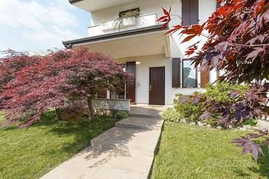 Villa di 150 m² con 5 locali e box auto doppio a C