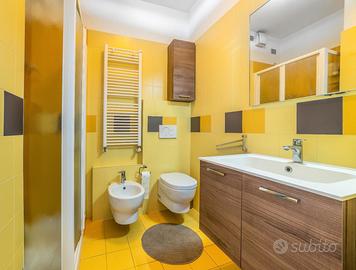 Arredo bagno sottolavabo sospeso, lavabo e pensile