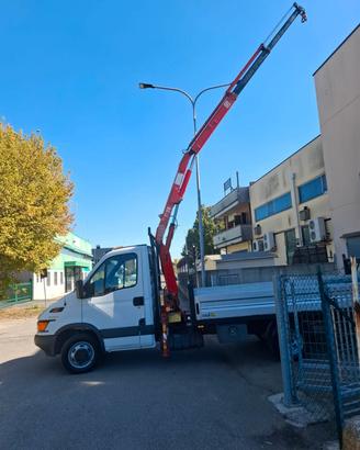 Iveco Daily 35C12 con Gru Fassi F28 Cassone Fisso 