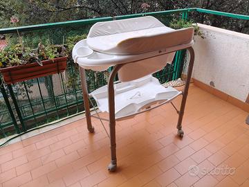 Fasciatoio con vaschetta per neonato 