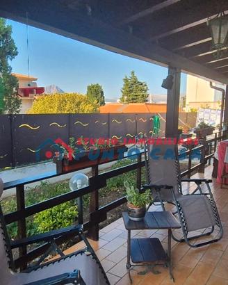 SANT'ANDREA - Villetta in residence con giardino