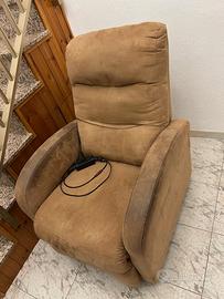 Poltrona motorizzata per anziani