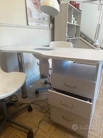 Tavolo nails con aspiratore e die sedie
