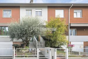 VILLA A SCHIERA CON CORTE PRIVATA A ZOLINO!!! RIF