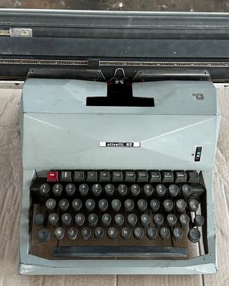 Macchina da scrivere olivetti
