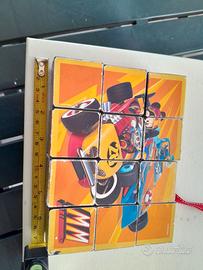 Cubo con immagini di Mickey Mouse in versione pilo