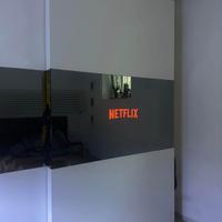 Armadio a specchio con tv