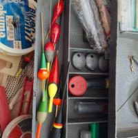 Cassetta con accessori per la PESCA.