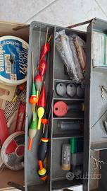 Cassetta con accessori per la PESCA.