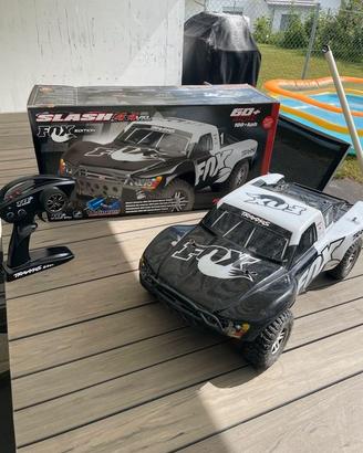 Contenuto della confezione:  Traxxas Slash VXL 4x4