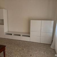 Parete attrezzata e camera da letto