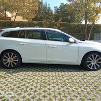 VOLVO V60 D6 Twin Engine Geartronic Momentum