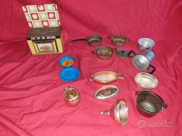 cucina completa di pentole - giocattolo vintage