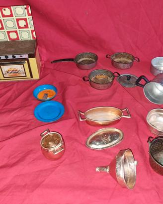 cucina completa di pentole - giocattolo vintage
