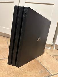 PS4 Pro con vari accessori