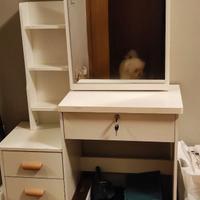 Tavolo da cosmetici  con sgabello