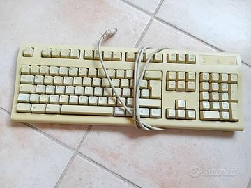 Tastiera per PC usata, connettore PS2