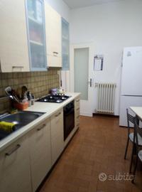 Pressi Viale M.Rapisarda basso trilocale arredato