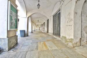 NEGOZIO A CRESCENTINO