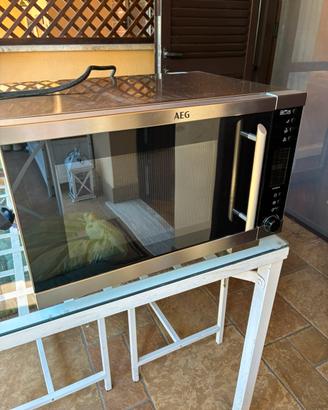 Forno a microonde AEG