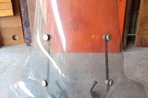 Parabrezza nuovo per motociclo