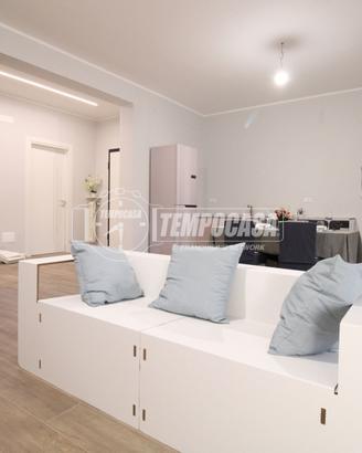 Completamente ristrutturato con 3 camere e due bag