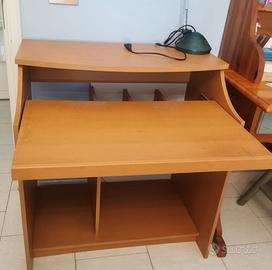Scrivania per computer e stampante