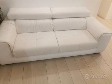 divano 3 posti ecopelle con chaise longue