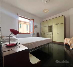 Camera singola arredata in appartamento condiviso