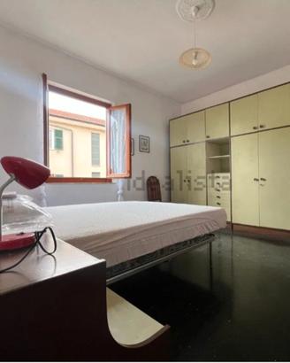 Camera singola arredata in appartamento condiviso