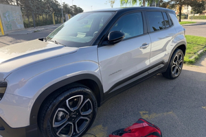 Jeep Avenger summit hybrid full!!