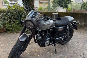 Honda GB350S accessoriata, tenuta maniacalmente
