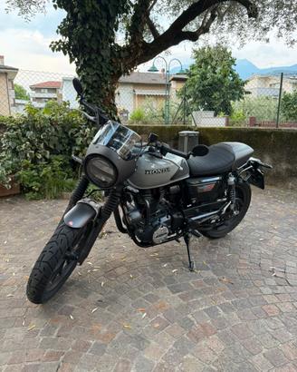 Honda GB350S accessoriata, tenuta maniacalmente