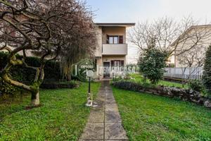 VILLA DI TESTA CON BOX E AMPIO GIARDINO