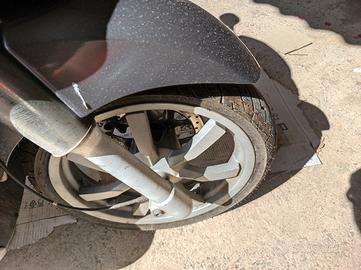 scooter Peugeot geopolis 250.