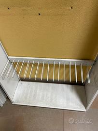 Arredamento negozio scaffali porta profili