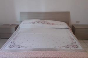 Stanza matrimoniale in piazza Unione sarda